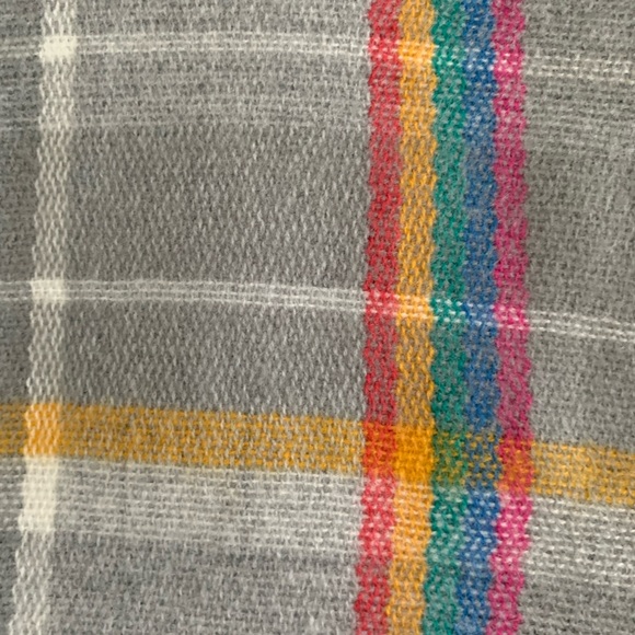 Brand New Scarf - Picture 2 of 4